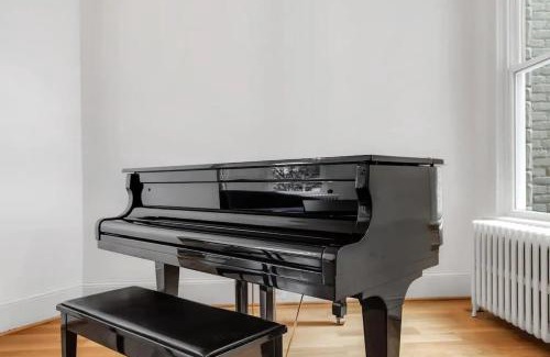 H Street Corridor Maison | H St DC Haven 4-BR Homestay