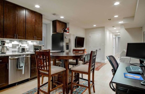 Stanton Park Maison | H St. Suite 2-BR / DC Streetcar / Union Station