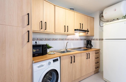 Capuchinos Appartement | H2M Capuchinos French Balcon,parking,WiFi,Aircon