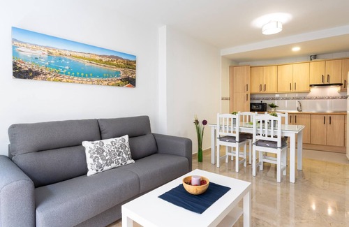 Capuchinos Appartement | H2M Capuchinos French Balcon,parking,WiFi,Aircon
