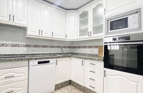 Jardin de la Abadia Appartement | Holidays2Malaga Tomas de Echeverría 150 mts to Beach & High Speed wifi & Parking