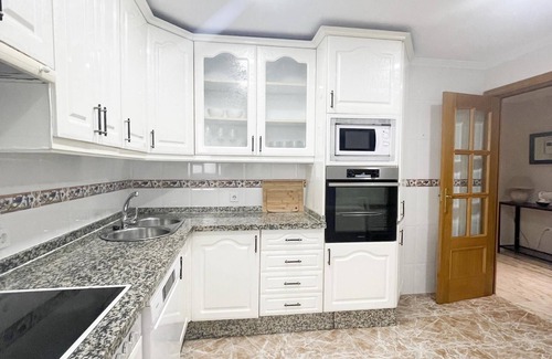 Jardin de la Abadia Appartement | Holidays2Malaga Tomas de Echeverría 150 mts to Beach & High Speed wifi & Parking