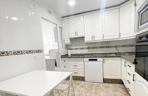 Jardin de la Abadia Appartement | Holidays2Malaga Tomas de Echeverría 150 mts to Beach & High Speed wifi & Parking