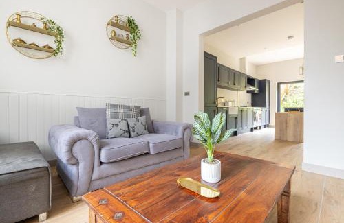 Redlynch Maison | H3-Woodland Retreat-4BR-3B-Free Parking