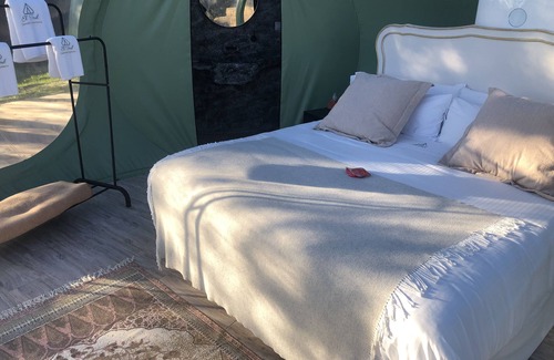 Velada Cabine | Habitación Burbuja Doble con Vistas al Campo y Piscina