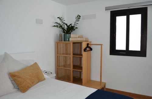 La Santa Appartement | Habitación con baño y entrada independiente