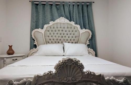 La Ceja Lit Et Petit-Déjeuner | Habitación con cama queen y baño privado cerca del parque