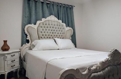 La Ceja Lit Et Petit-Déjeuner | Habitación con cama queen y baño privado cerca del parque