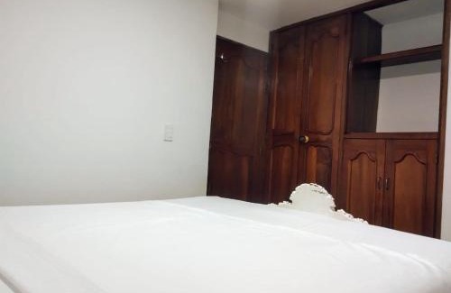 La Ceja Lit Et Petit-Déjeuner | Habitación con cama queen y baño privado cerca del parque