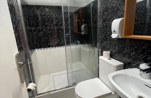 Arganda del Rey Hôtel | Habitación Doble Interna con dos Camas Individuales, Baño Privado