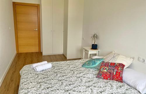 Arguedas Maison | Habitación Privada - Chambre Privée Baño Compartido