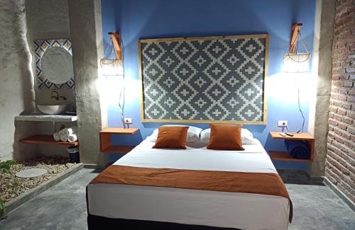 Barrio Centro Maison | habitacion garden blue
