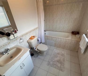Tumbaco Maison | Habitacion Master Privada con parqueadero