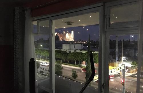 Leon Maison | Habitacion privada en Centro Lopez Mateos con Aire Acondicionado Oficina Estacionamiento