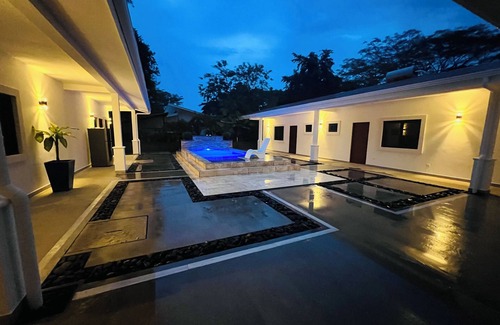 Playa Colorado Maison | Hacienda Iguana 3 brm 4 bath private house w/pool steps away from Beach club
