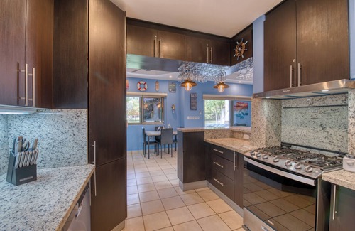 Playa Colorado Appartement | Hacienda Iguana: Luxury Apartment with Pool & Golf