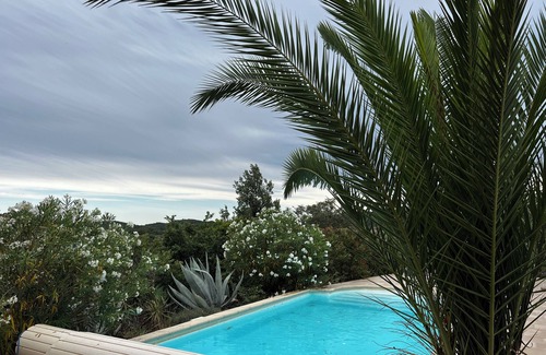 Brujas Villa | Hacienda Santa Fe de TheBearMountain.fr situé au sommet d'un écrin de verdure.