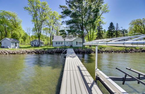 Hackensack Maison | Hackensack Waterfront Retreat on Tenmile Lake