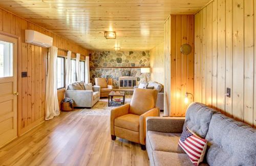 Hackensack Maison | Hackensack Waterfront Retreat on Tenmile Lake