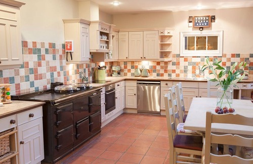 Foxley Cottage | Hackford Hall - sleeps 28 guests in 13 bedrooms
