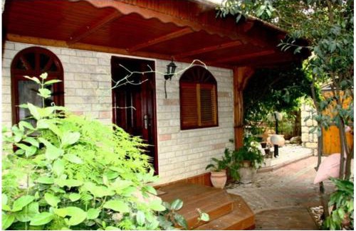 Yesod HaMa'ala Cabine | Hadar Bakfar