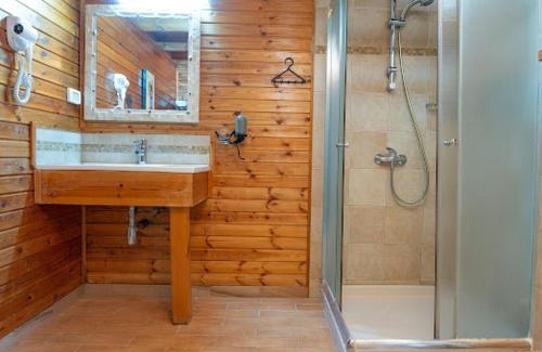 Mateh Asher Cabine | Hadas - Love