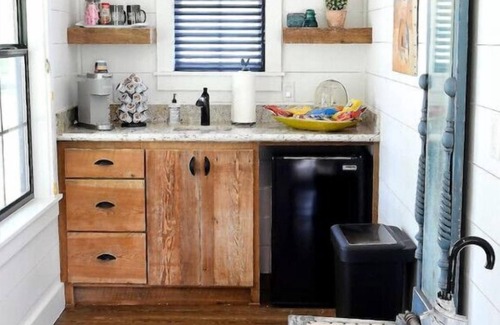 Round Top Cottage | Quaint, Peaceful Cottage @ The Lone Star Farm