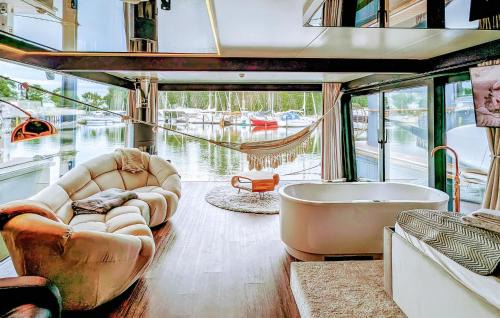 Sagard Location De Bateaux | Hafensuite De Luxe