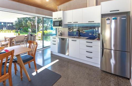 Hahei Maison | Hahei Beach Bach.