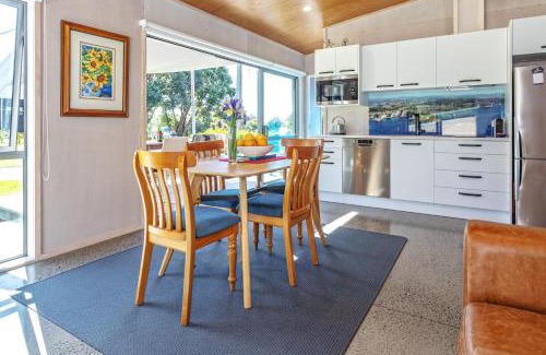 Hahei Maison | Hahei Beach Bach.