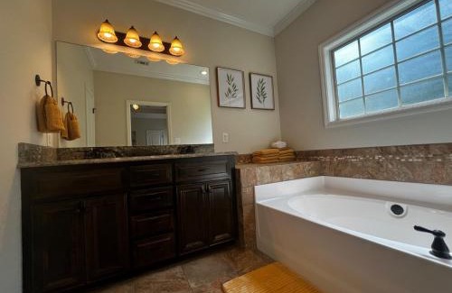 Hahira Maison | Hahira 3-Bedroom Home near Wild Adventures, Sleeps 12