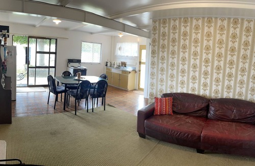 Te Mata Maison | Hakuna Te Mata - Bush walks beach & waterholes - Coromandel Coast