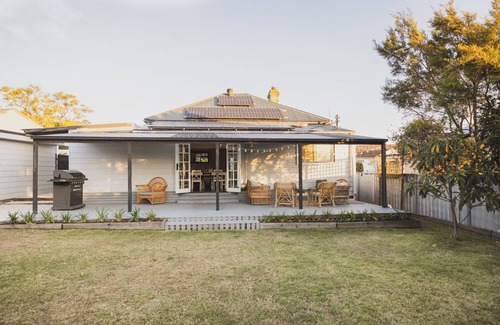 Cessnock Maison | Halcyon Days the perfect getaway, Sundays late check out, pet friendly!