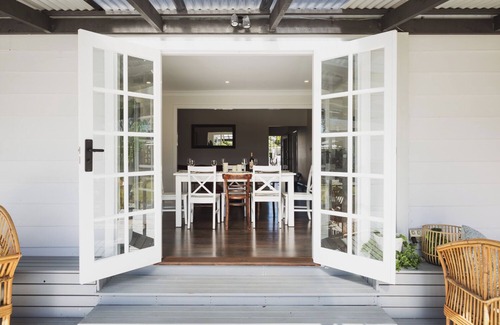 Cessnock Maison | Halcyon Days the perfect getaway, Sundays late check out, pet friendly!