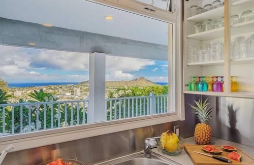 St Louis Heights Maison | This townhouse is a 4 bedroom(s), 3 bathrooms, located in Honolulu, HI.