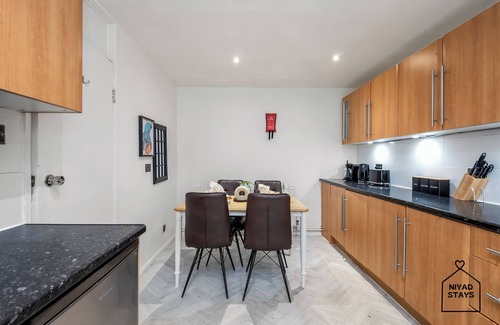 Tottenham Hale Maison | Hale Lodge, Beautiful Family Friendly home in London