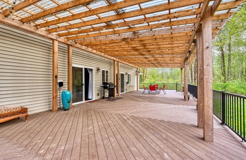 Echo Lake Maison | Half duplex with expansive deck and outdoor space, master ensuite, dogs OK