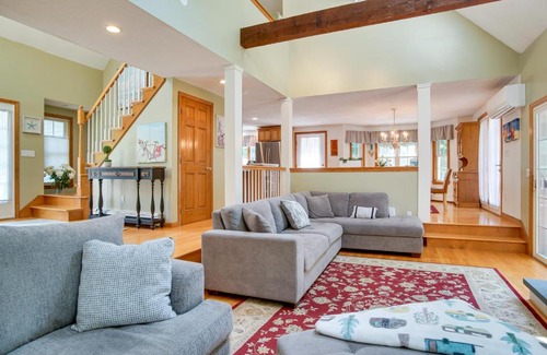 West Falmouth Maison | half Mi to Beach Stunning Home with Deck in Falmouth