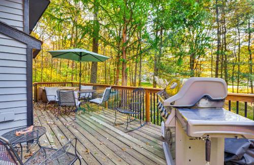 Jim Thorpe Maison | half Mi to Bear Creek Lake Gem with Fire Pit!