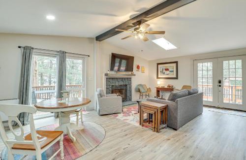Jim Thorpe Maison | half Mi to Bear Creek Lake Gem with Fire Pit!