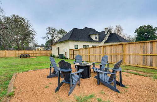 Brenham Maison | half Mi to Downtown Shops Brenham Home with Fire Pit