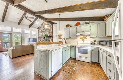 Ruidoso Maison | Half-Mi to Midtown: Family Retreat w/ Mtn Views!