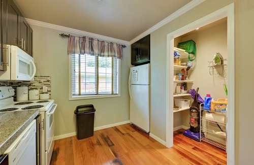 Nacogdoches Appartement | Half-mi to SFA Campus: Lumberjack-ready Retreat