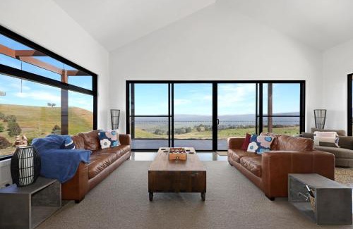 Barwite Maison | Half Mile High - Merrijig - Sleeps 10