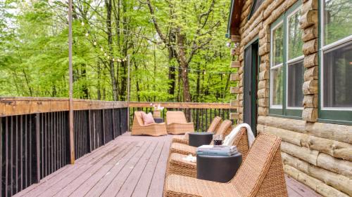 Great Barrington Maison | Half Moon by AvantStay 4BR Cabin w Large Deck Yard w Patio Outdoor Dining