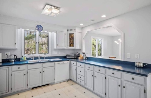 Barnstead Maison | Halfmoon Lake 4BR Home w Game Room, Deck, Dock!