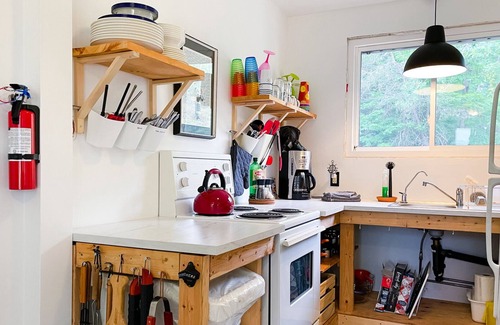 Highlands East Cottage | Haliburton Highlands Cottage with Lake Access and private dock!
