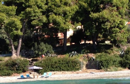 Mola Kalyva Maison | Halkiddiki-Kassandra-Mola Kalyva Traditional House in front of the sea