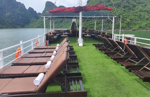 Bai Chay Cabine | halong marina bay cruise