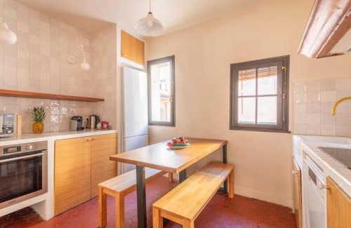 Les Grands Carmes Appartement | Halte Poétique au Panier 2 chambres Balcon & Clim